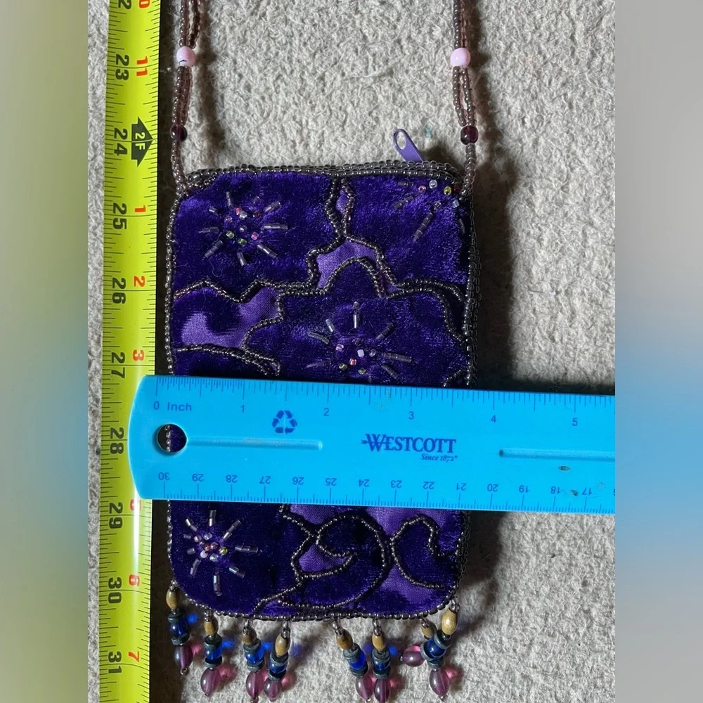 One of a kind, velvet beaded pouch - Picture 3 of 6